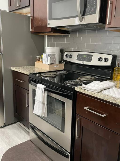 Cozy, High Rise, Large Studio Facing Downtown . Apartment Baltimore Luaran gambar