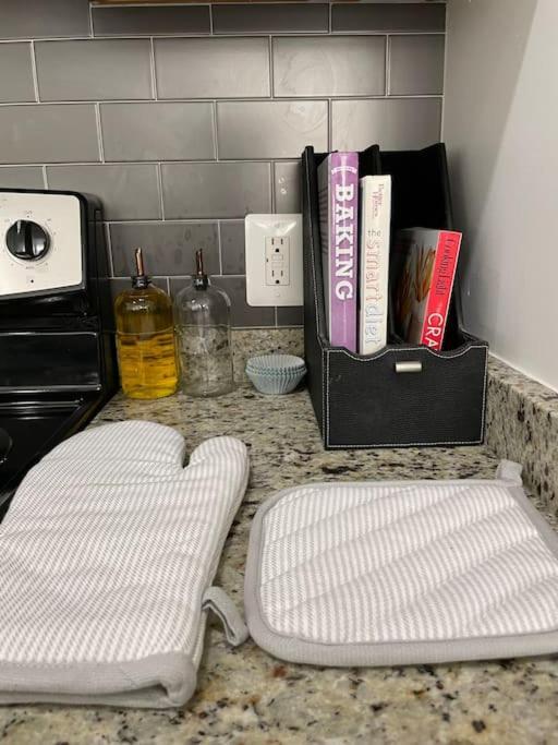 Cozy, High Rise, Large Studio Facing Downtown . Apartment Baltimore Luaran gambar